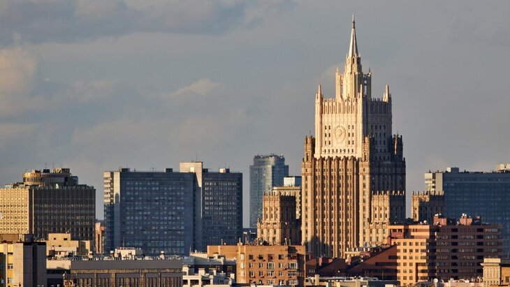 Правоохранители дадут оценку действиям грузинского певца, осквернившего флаг РФ – МИД