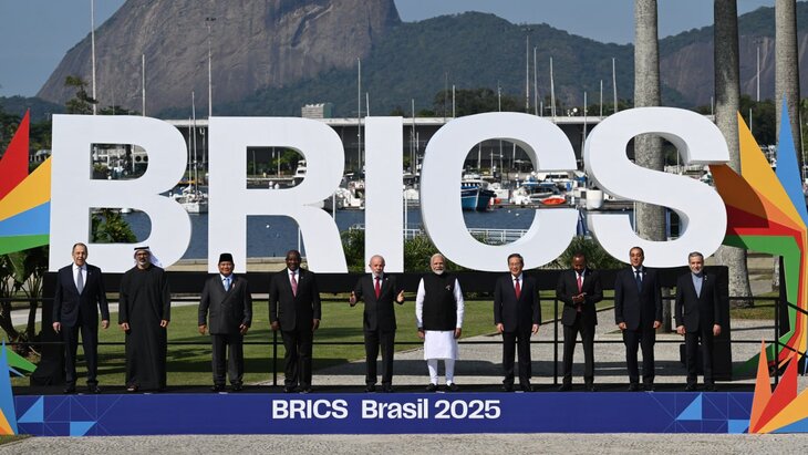 Коллективное фото на саммите БРИКС контрастирует с хаосом на G20 – СМИ
