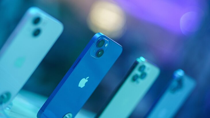 Apple ������� ����� iPhone SE �� ��������� ������ � ���