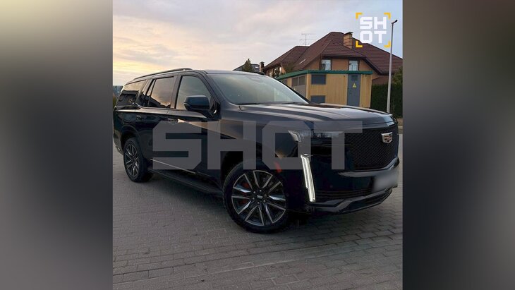 ����� ������� ������ ���� Cadillac Escalade �� 10 ��� ������
