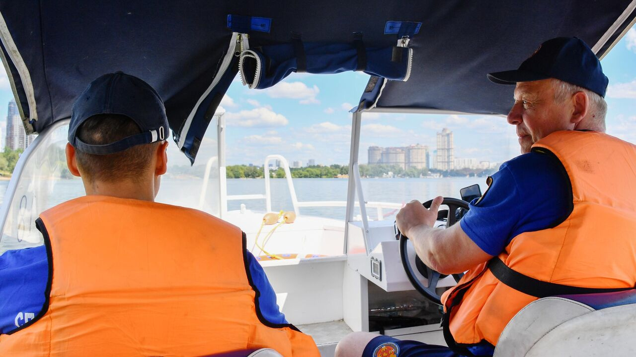 Столичные спасатели усилили патрулирование городских водоемов из-за жары