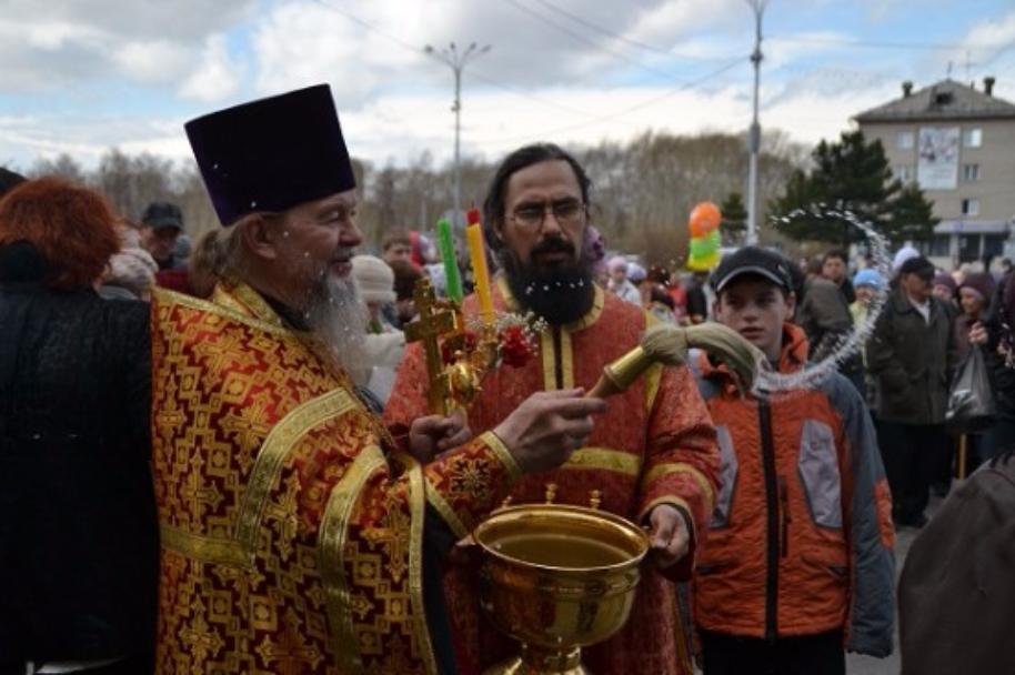 Священник на Пасху