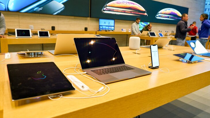 Apple ������� ���� �� ���� ���������� ������ �� 1 300 ��������