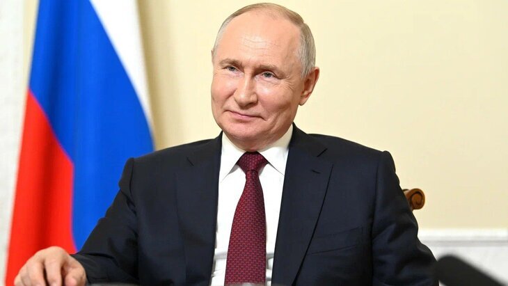 Отец Илона Маска назвал Путина впечатляющим и устойчивым человеком
