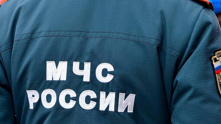 Пожар в производственном здании Петербурга локализован на 3,5 тыс "квадратов"