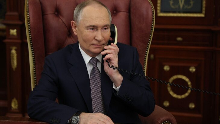 Песков отметил отсутствие утечек в СМИ деталей разговора Путина и Макрона