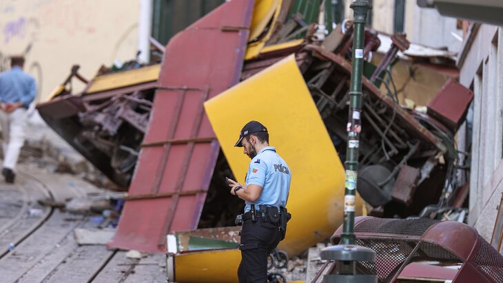 Причиной крушения фуникулера в Лиссабоне мог стать несертифицированный трос