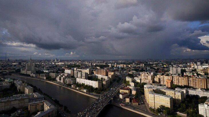Желтый уровень опасности из-за грозы объявлен в Москве и области