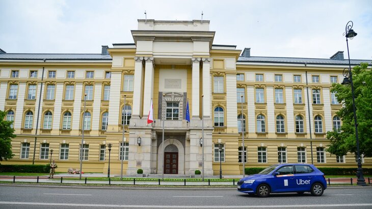 Женщина с канистрой бензина задержана у здания канцелярии премьера Польши