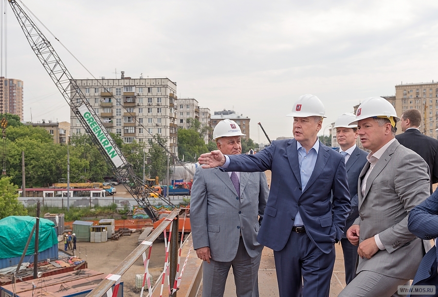 Собянин осмотрел ход реконструкции Волоколамского путепровода