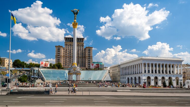СВР заявила, что на 9 мая в Киев зовут практически аналог гитлеровской коалиции