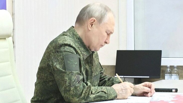 Песков объяснил рассинхронизацию звука на видео с Путиным из Курской области
