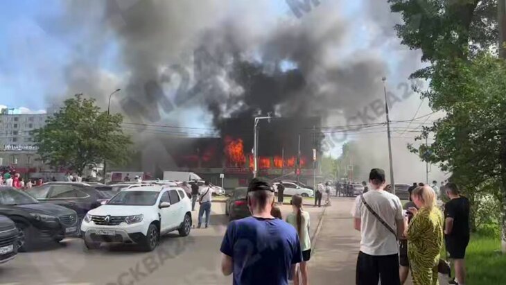 Пожар в ТЦ "Пионер" в Королеве локализован