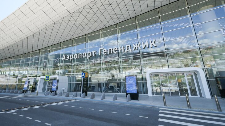 Первый самолет после возобновления полетов приземлился в аэропорту Геленджика