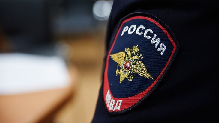 В Петербурге мужчина напал на своего соседа с топором