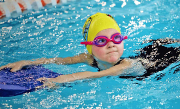 Физическое и психологическое развитие ребенка через плавание