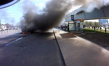 Маршрутный автобус загорелся в районе Боровского шоссе
