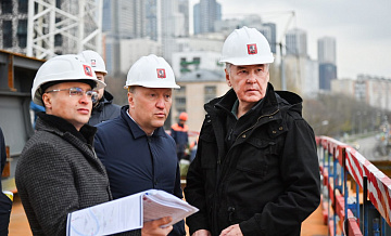 Собянин осмотрел ход строительства новой школы в «Сколково»