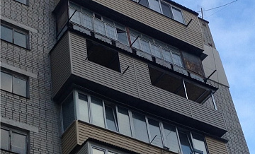 В Москве мужчина, захвативший семью в заложники, выпрыгнул из окна