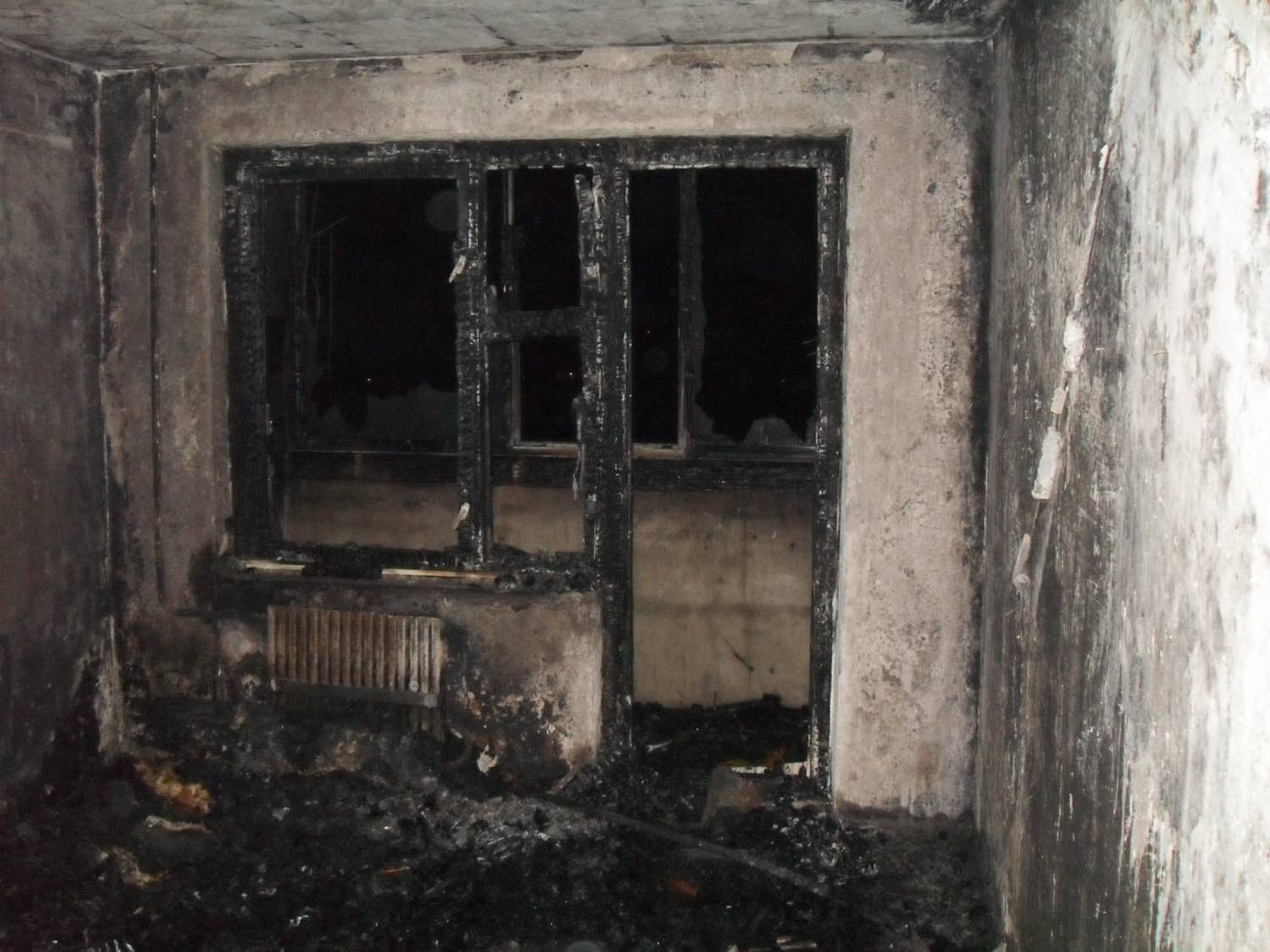 Фото сгоревшей однокомнатной квартиры