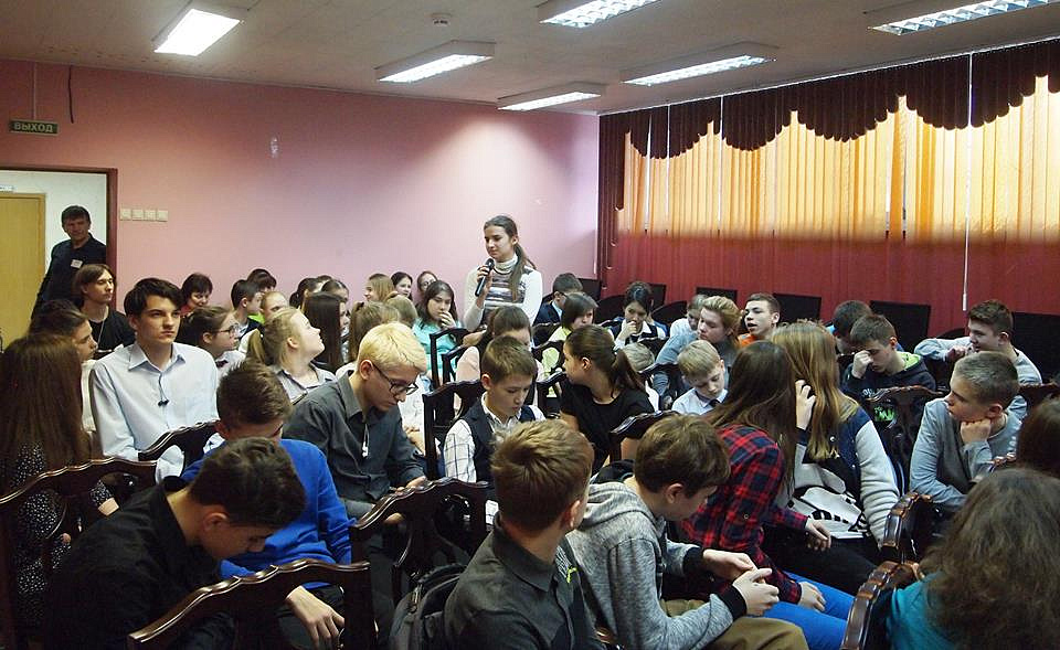 О космосе с почетными гостями Гагаринских чтений поговорили учащиеся ЗАО