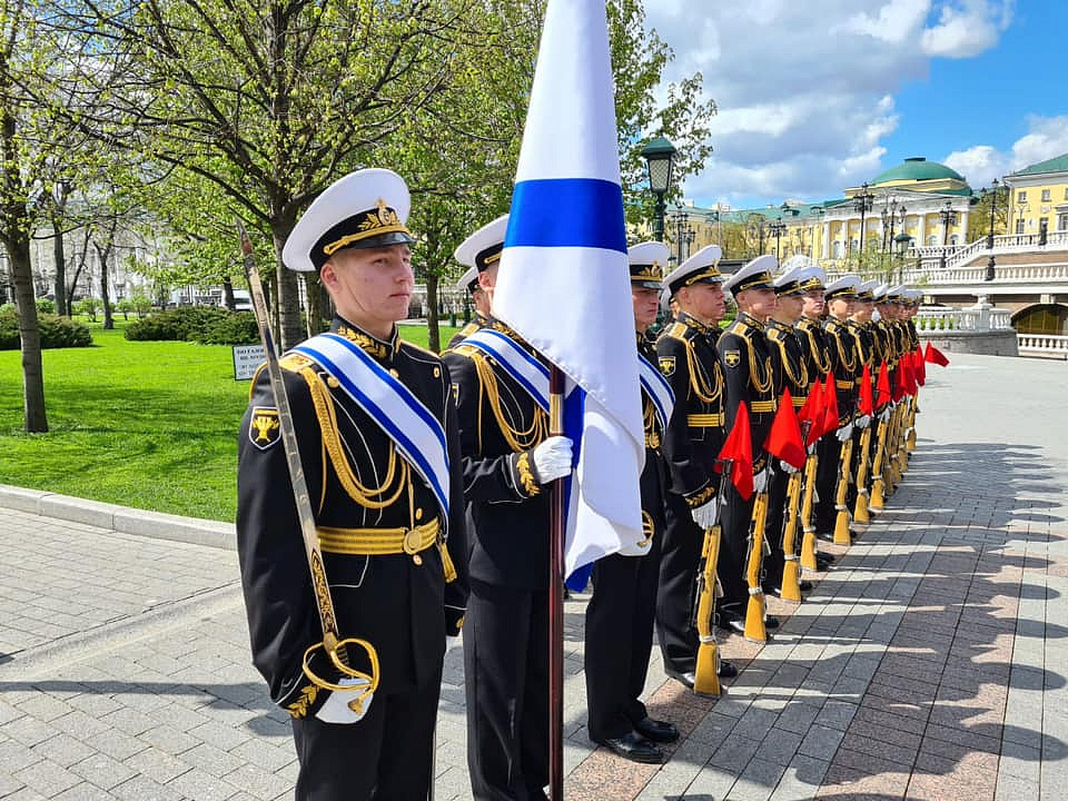 Кадеты Жуковцы школы №1409 поздравили ветеранов