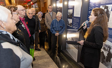 Выставка «Салют над Невой» открылась в Музее Победы