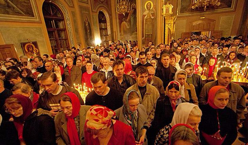 Оглашенные в православии это. Прихожане в храме. Православные люди. Люди в церкви. Православные прихожане.