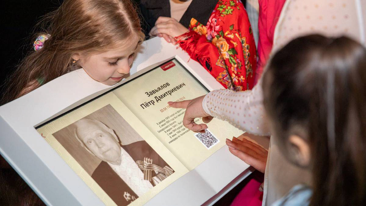 Артисты театра «Домисолька» передали семейные истории на хранение в Музей Победы