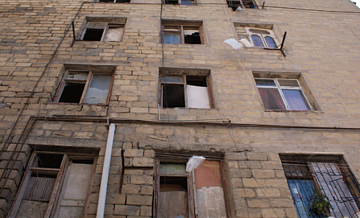 Жители дома 17к.2 по Новозаводской улице требуют снести их дом