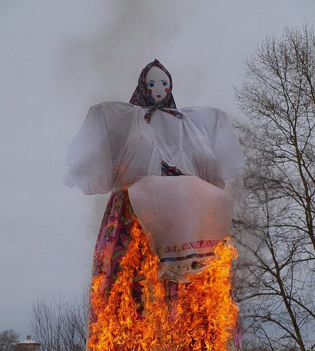 В Москве 26 февраля сожгут восьмиметровую ледяную Масленицу