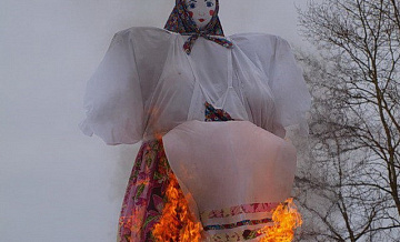 В Москве 26 февраля сожгут восьмиметровую ледяную Масленицу